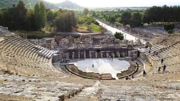 Türkiye 8 Efes, Buyuk Tiyatro